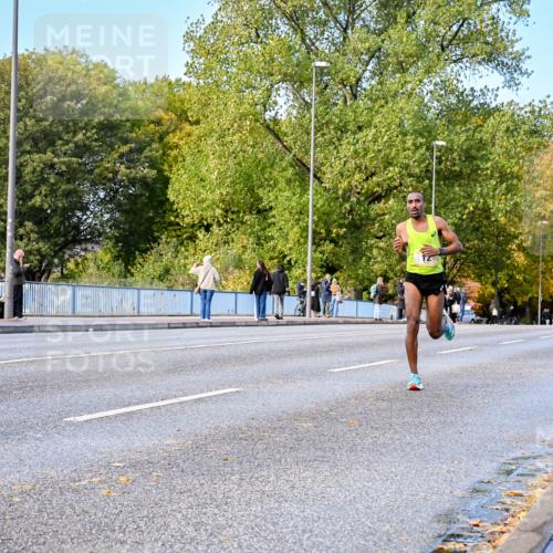25.10.2026 - hella hamburg halbmarathon Dr. Thomas Lammeyer http://msf.ph/oto/11052293 25.10.2026 10:11:25 Kennedybrücke 3 meine-sportfotos.de