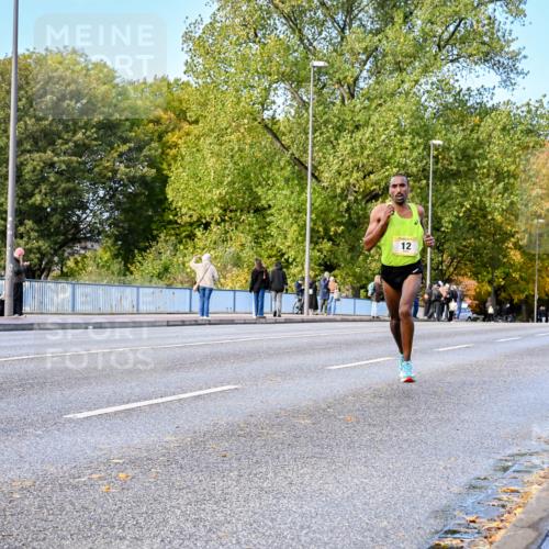25.10.2026 - hella hamburg halbmarathon Dr. Thomas Lammeyer http://msf.ph/oto/11052296 25.10.2026 10:11:25 Kennedybrücke 12, 22 meine-sportfotos.de