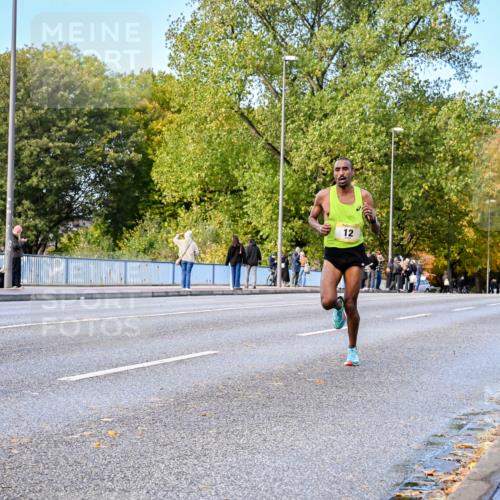 25.10.2026 - hella hamburg halbmarathon Dr. Thomas Lammeyer http://msf.ph/oto/11052302 25.10.2026 10:11:25 Kennedybrücke 12 meine-sportfotos.de