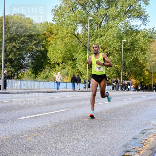 25.10.2026 - hella hamburg halbmarathon Dr. Thomas Lammeyer http://msf.ph/oto/11052307 25.10.2026 10:11:26 Kennedybrücke 12 meine-sportfotos.de