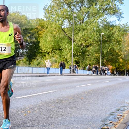 25.10.2026 - hella hamburg halbmarathon Dr. Thomas Lammeyer http://msf.ph/oto/11052322 25.10.2026 10:11:27 Kennedybrücke 12 meine-sportfotos.de