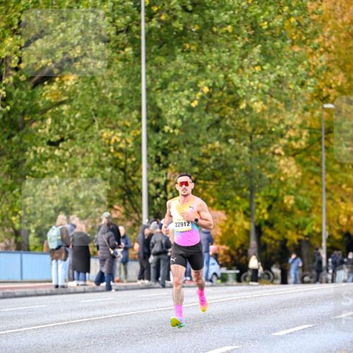 25.10.2026 - hella hamburg halbmarathon Dr. Thomas Lammeyer http://msf.ph/oto/11052331 25.10.2026 10:11:56 Kennedybrücke  meine-sportfotos.de
