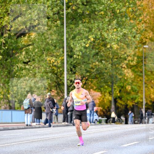 25.10.2026 - hella hamburg halbmarathon Dr. Thomas Lammeyer http://msf.ph/oto/11052332 25.10.2026 10:11:56 Kennedybrücke 22912 meine-sportfotos.de