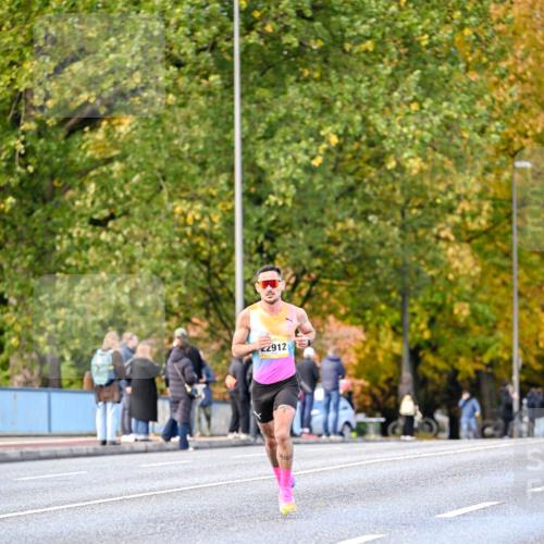 25.10.2026 - hella hamburg halbmarathon Dr. Thomas Lammeyer http://msf.ph/oto/11052335 25.10.2026 10:11:56 Kennedybrücke 2912 meine-sportfotos.de