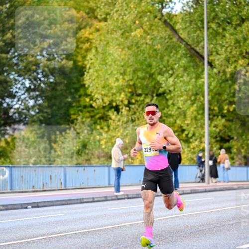 25.10.2026 - hella hamburg halbmarathon Dr. Thomas Lammeyer http://msf.ph/oto/11052367 25.10.2026 10:11:58 Kennedybrücke 229 meine-sportfotos.de