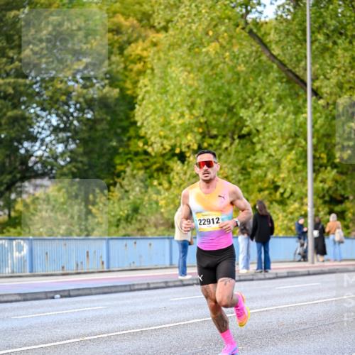 25.10.2026 - hella hamburg halbmarathon Dr. Thomas Lammeyer http://msf.ph/oto/11052369 25.10.2026 10:11:59 Kennedybrücke 22912 meine-sportfotos.de