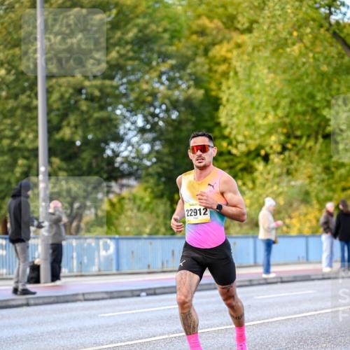 25.10.2026 - hella hamburg halbmarathon Dr. Thomas Lammeyer http://msf.ph/oto/11052375 25.10.2026 10:11:59 Kennedybrücke 22912 meine-sportfotos.de