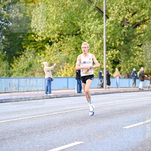 25.10.2026 - hella hamburg halbmarathon Dr. Thomas Lammeyer http://msf.ph/oto/11052437 25.10.2026 10:12:27 Kennedybrücke  meine-sportfotos.de