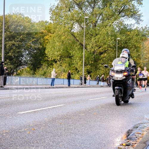25.10.2026 - hella hamburg halbmarathon Dr. Thomas Lammeyer http://msf.ph/oto/11052463 25.10.2026 10:12:29 Kennedybrücke 20 meine-sportfotos.de