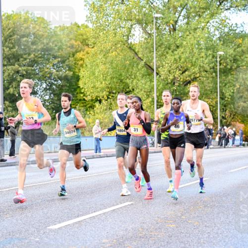 25.10.2026 - hella hamburg halbmarathon Dr. Thomas Lammeyer http://msf.ph/oto/11052527 25.10.2026 10:12:32 Kennedybrücke 34074, 16804, 31, 46, 35778 meine-sportfotos.de