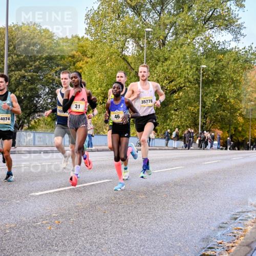 25.10.2026 - hella hamburg halbmarathon Dr. Thomas Lammeyer http://msf.ph/oto/11052556 25.10.2026 10:12:33 Kennedybrücke 34074, 1684, 31, 46, 35778 meine-sportfotos.de