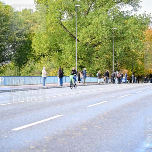 25.10.2026 - hella hamburg halbmarathon Dr. Thomas Lammeyer http://msf.ph/oto/11052666 25.10.2026 10:13:09 Kennedybrücke  meine-sportfotos.de