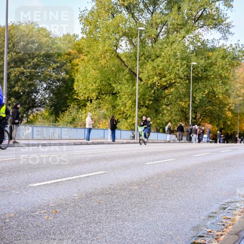 25.10.2026 - hella hamburg halbmarathon Dr. Thomas Lammeyer http://msf.ph/oto/11052667 25.10.2026 10:13:10 Kennedybrücke 33 meine-sportfotos.de