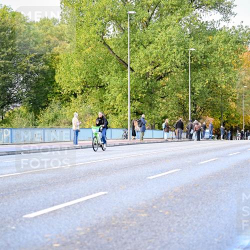25.10.2026 - hella hamburg halbmarathon Dr. Thomas Lammeyer http://msf.ph/oto/11052681 25.10.2026 10:13:10 Kennedybrücke  meine-sportfotos.de