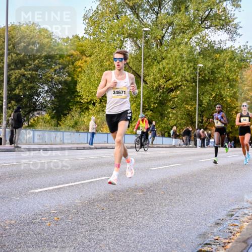 25.10.2026 - hella hamburg halbmarathon Dr. Thomas Lammeyer http://msf.ph/oto/11052733 25.10.2026 10:13:20 Kennedybrücke 34671, 53 meine-sportfotos.de