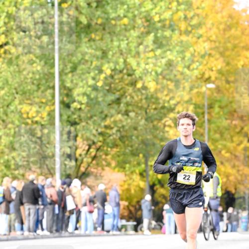 25.10.2026 - hella hamburg halbmarathon Dr. Thomas Lammeyer http://msf.ph/oto/11052870 25.10.2026 10:14:06 Kennedybrücke 22 meine-sportfotos.de