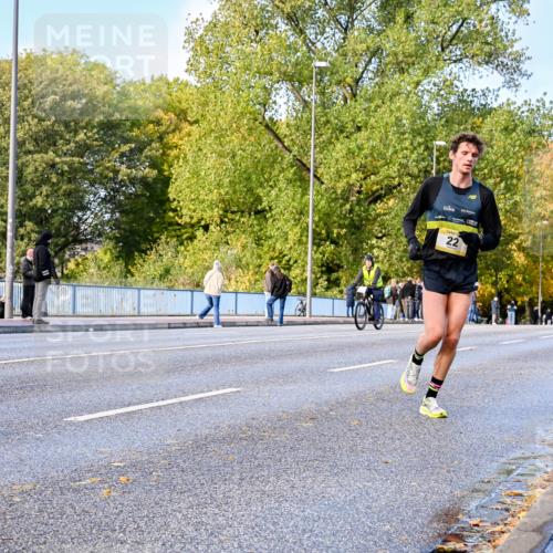 25.10.2026 - hella hamburg halbmarathon Dr. Thomas Lammeyer http://msf.ph/oto/11052905 25.10.2026 10:14:09 Kennedybrücke 22 meine-sportfotos.de
