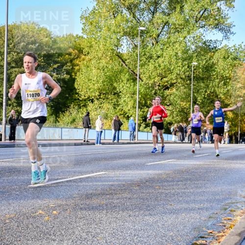25.10.2026 - hella hamburg halbmarathon Dr. Thomas Lammeyer http://msf.ph/oto/11053091 25.10.2026 10:15:01 Kennedybrücke 11070, 33657, 12615, 24545 meine-sportfotos.de