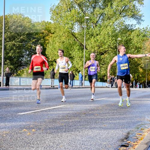 25.10.2026 - hella hamburg halbmarathon Dr. Thomas Lammeyer http://msf.ph/oto/11053109 25.10.2026 10:15:03 Kennedybrücke 33657, 33968, 32685, 24545 meine-sportfotos.de