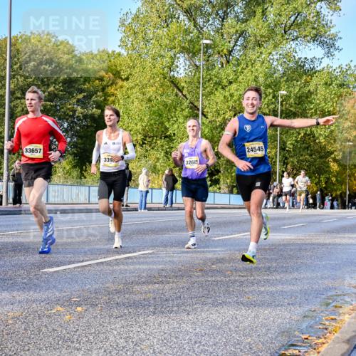 25.10.2026 - hella hamburg halbmarathon Dr. Thomas Lammeyer http://msf.ph/oto/11053117 25.10.2026 10:15:03 Kennedybrücke 33657, 339, 32685, 24545 meine-sportfotos.de
