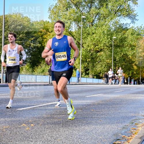 25.10.2026 - hella hamburg halbmarathon Dr. Thomas Lammeyer http://msf.ph/oto/11053127 25.10.2026 10:15:04 Kennedybrücke 57, 33968, 24545 meine-sportfotos.de