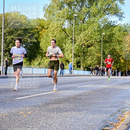 25.10.2026 - hella hamburg halbmarathon Dr. Thomas Lammeyer http://msf.ph/oto/11053178 25.10.2026 10:15:09 Kennedybrücke 22616, 590, 21410 meine-sportfotos.de