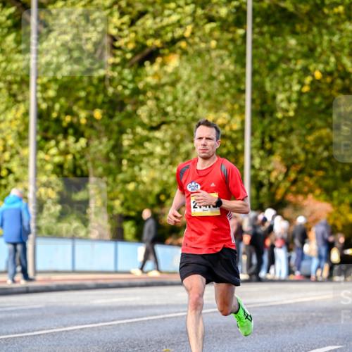 25.10.2026 - hella hamburg halbmarathon Dr. Thomas Lammeyer http://msf.ph/oto/11053192 25.10.2026 10:15:10 Kennedybrücke 2 meine-sportfotos.de
