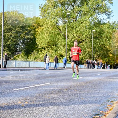 25.10.2026 - hella hamburg halbmarathon Dr. Thomas Lammeyer http://msf.ph/oto/11053212 25.10.2026 10:15:11 Kennedybrücke 214 meine-sportfotos.de