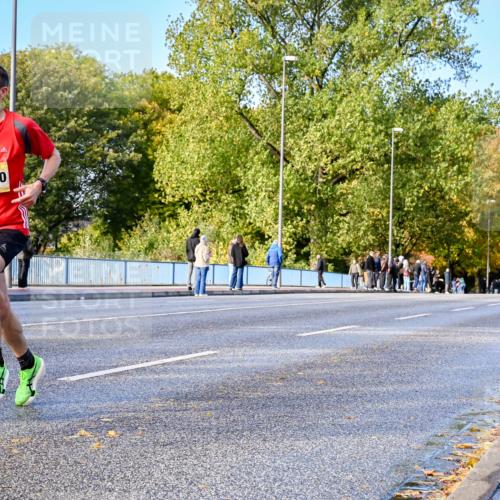 25.10.2026 - hella hamburg halbmarathon Dr. Thomas Lammeyer http://msf.ph/oto/11053222 25.10.2026 10:15:13 Kennedybrücke 21410 meine-sportfotos.de