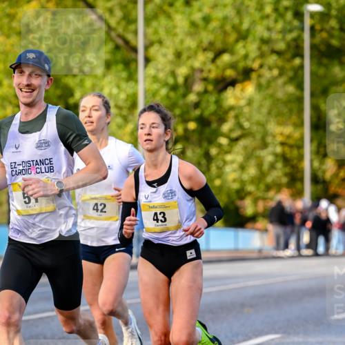 25.10.2026 - hella hamburg halbmarathon Dr. Thomas Lammeyer http://msf.ph/oto/11053372 25.10.2026 10:15:46 Kennedybrücke 42, 43 meine-sportfotos.de