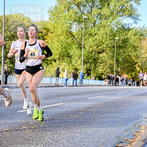25.10.2026 - hella hamburg halbmarathon Dr. Thomas Lammeyer http://msf.ph/oto/11053387 25.10.2026 10:15:47 Kennedybrücke 43 meine-sportfotos.de
