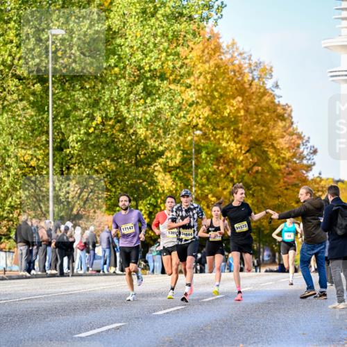 25.10.2026 - hella hamburg halbmarathon Dr. Thomas Lammeyer http://msf.ph/oto/11053408 25.10.2026 10:15:49 Kennedybrücke 17147, 1365, 34844, 31572, 44 meine-sportfotos.de
