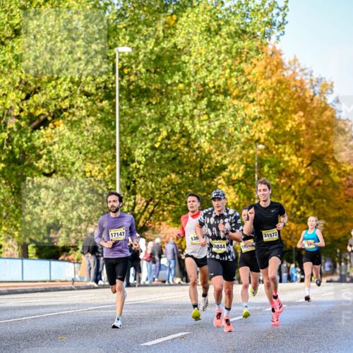 25.10.2026 - hella hamburg halbmarathon Dr. Thomas Lammeyer http://msf.ph/oto/11053423 25.10.2026 10:15:50 Kennedybrücke 17147, 136, 31572, 34844, 195 meine-sportfotos.de