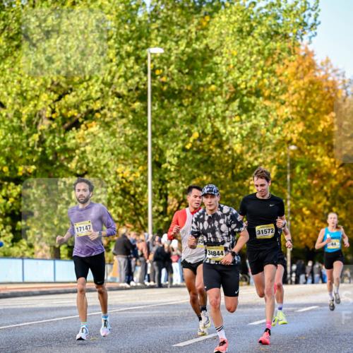 25.10.2026 - hella hamburg halbmarathon Dr. Thomas Lammeyer http://msf.ph/oto/11053433 25.10.2026 10:15:51 Kennedybrücke 17147, 34844, 31572 meine-sportfotos.de