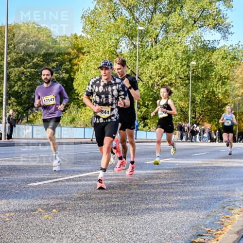 25.10.2026 - hella hamburg halbmarathon Dr. Thomas Lammeyer http://msf.ph/oto/11053464 25.10.2026 10:15:54 Kennedybrücke 17147, 844, 195 meine-sportfotos.de