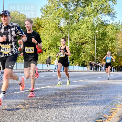 25.10.2026 - hella hamburg halbmarathon Dr. Thomas Lammeyer http://msf.ph/oto/11053469 25.10.2026 10:15:55 Kennedybrücke 17147, 34844, 31572, 19518, 44 meine-sportfotos.de