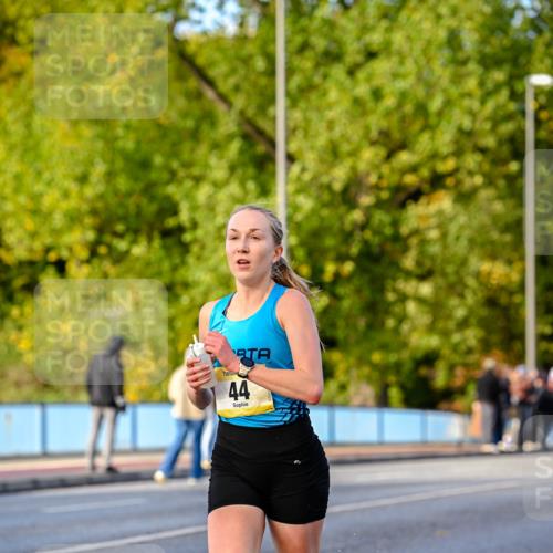 25.10.2026 - hella hamburg halbmarathon Dr. Thomas Lammeyer http://msf.ph/oto/11053498 25.10.2026 10:15:56 Kennedybrücke 44 meine-sportfotos.de