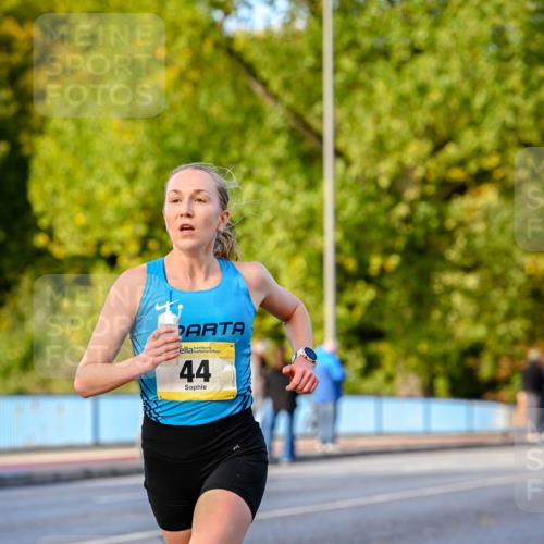 25.10.2026 - hella hamburg halbmarathon Dr. Thomas Lammeyer http://msf.ph/oto/11053501 25.10.2026 10:15:57 Kennedybrücke 44 meine-sportfotos.de