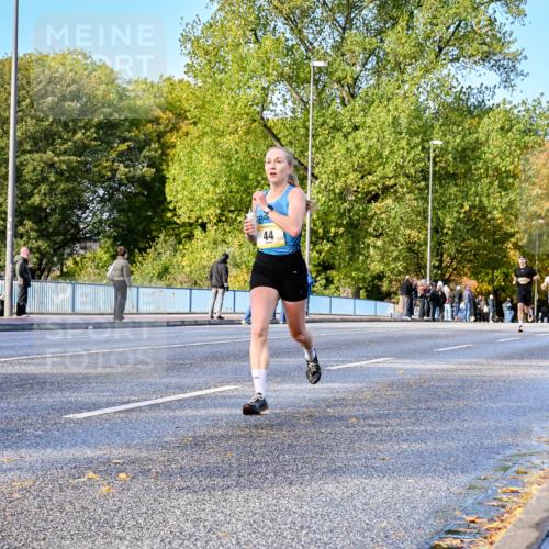25.10.2026 - hella hamburg halbmarathon Dr. Thomas Lammeyer http://msf.ph/oto/11053504 25.10.2026 10:15:57 Kennedybrücke 44 meine-sportfotos.de