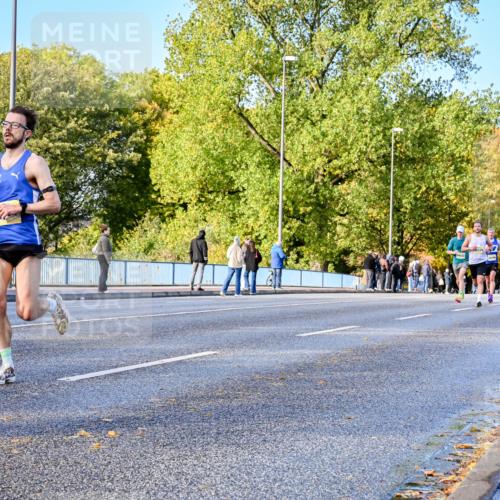 25.10.2026 - hella hamburg halbmarathon Dr. Thomas Lammeyer http://msf.ph/oto/11053542 25.10.2026 10:16:04 Kennedybrücke 34723 meine-sportfotos.de