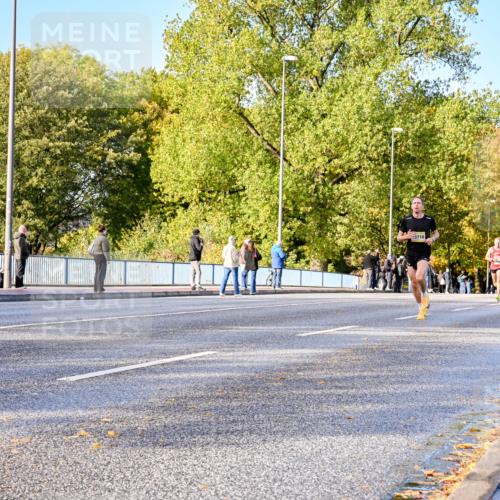 25.10.2026 - hella hamburg halbmarathon Dr. Thomas Lammeyer http://msf.ph/oto/11053640 25.10.2026 10:16:11 Kennedybrücke 3716 meine-sportfotos.de