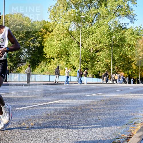 25.10.2026 - hella hamburg halbmarathon Dr. Thomas Lammeyer http://msf.ph/oto/11053772 25.10.2026 10:16:24 Kennedybrücke 3504 meine-sportfotos.de