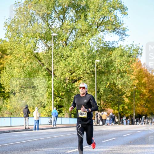 25.10.2026 - hella hamburg halbmarathon Dr. Thomas Lammeyer http://msf.ph/oto/11053815 25.10.2026 10:16:35 Kennedybrücke 10658 meine-sportfotos.de