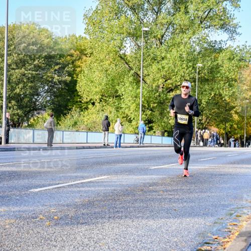 25.10.2026 - hella hamburg halbmarathon Dr. Thomas Lammeyer http://msf.ph/oto/11053819 25.10.2026 10:16:35 Kennedybrücke 10658 meine-sportfotos.de