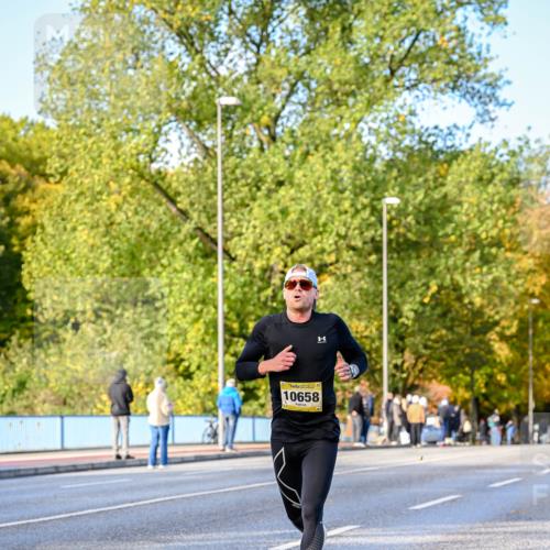 25.10.2026 - hella hamburg halbmarathon Dr. Thomas Lammeyer http://msf.ph/oto/11053820 25.10.2026 10:16:35 Kennedybrücke 10658 meine-sportfotos.de
