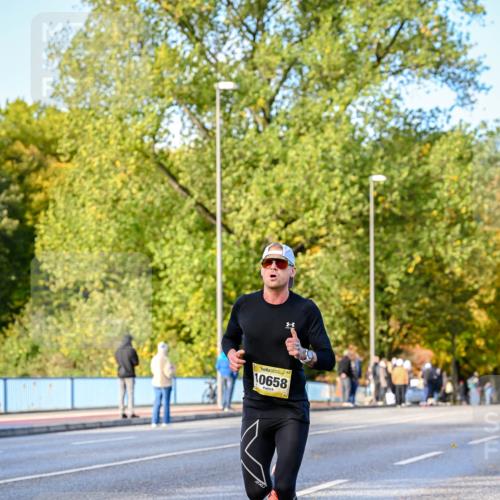 25.10.2026 - hella hamburg halbmarathon Dr. Thomas Lammeyer http://msf.ph/oto/11053822 25.10.2026 10:16:35 Kennedybrücke 10658 meine-sportfotos.de