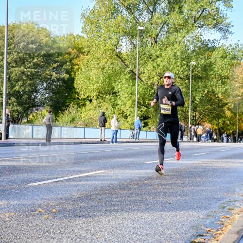 25.10.2026 - hella hamburg halbmarathon Dr. Thomas Lammeyer http://msf.ph/oto/11053823 25.10.2026 10:16:35 Kennedybrücke 10658 meine-sportfotos.de