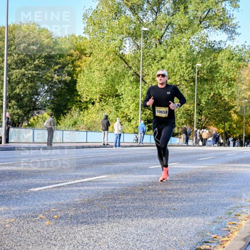 25.10.2026 - hella hamburg halbmarathon Dr. Thomas Lammeyer http://msf.ph/oto/11053827 25.10.2026 10:16:35 Kennedybrücke 10658 meine-sportfotos.de