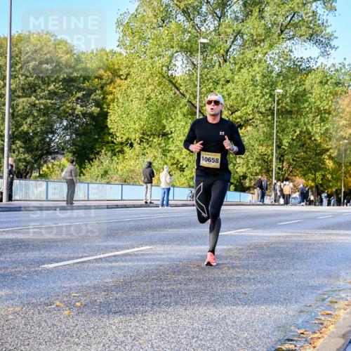25.10.2026 - hella hamburg halbmarathon Dr. Thomas Lammeyer http://msf.ph/oto/11053832 25.10.2026 10:16:35 Kennedybrücke 10658 meine-sportfotos.de