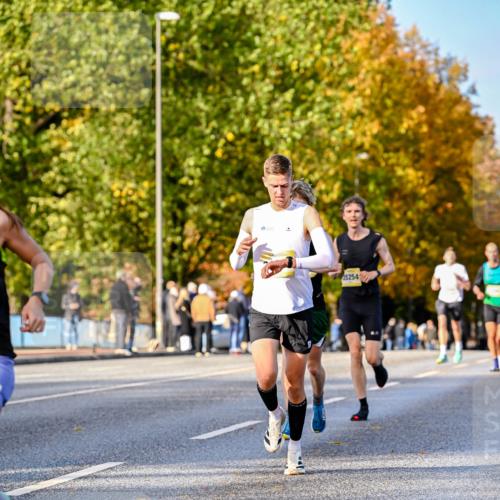 25.10.2026 - hella hamburg halbmarathon Dr. Thomas Lammeyer http://msf.ph/oto/11053873 25.10.2026 10:16:46 Kennedybrücke 5254 meine-sportfotos.de